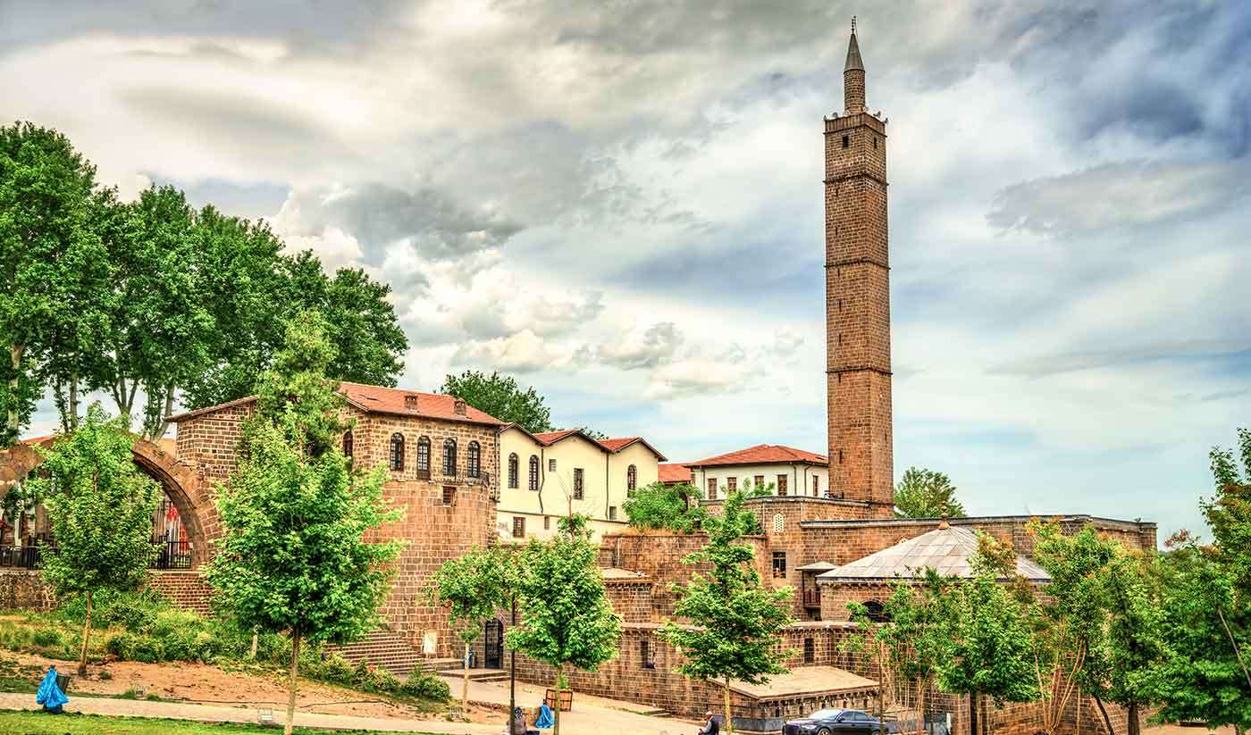 Flights to Diyarbakır