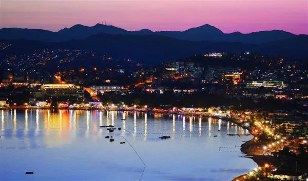 Bodrum  Życie nocne Ulica barów w Bodrum