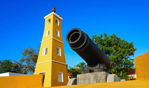 Kralendijk City Life Fort Orange