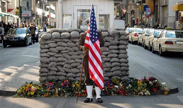 Berlin Kultur Checkpoint Charlie